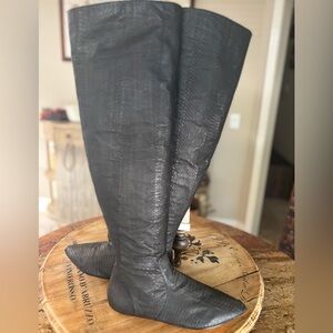 Vero Cuoio Snakeskin leather Knee-High Boots.Size 8 1/2